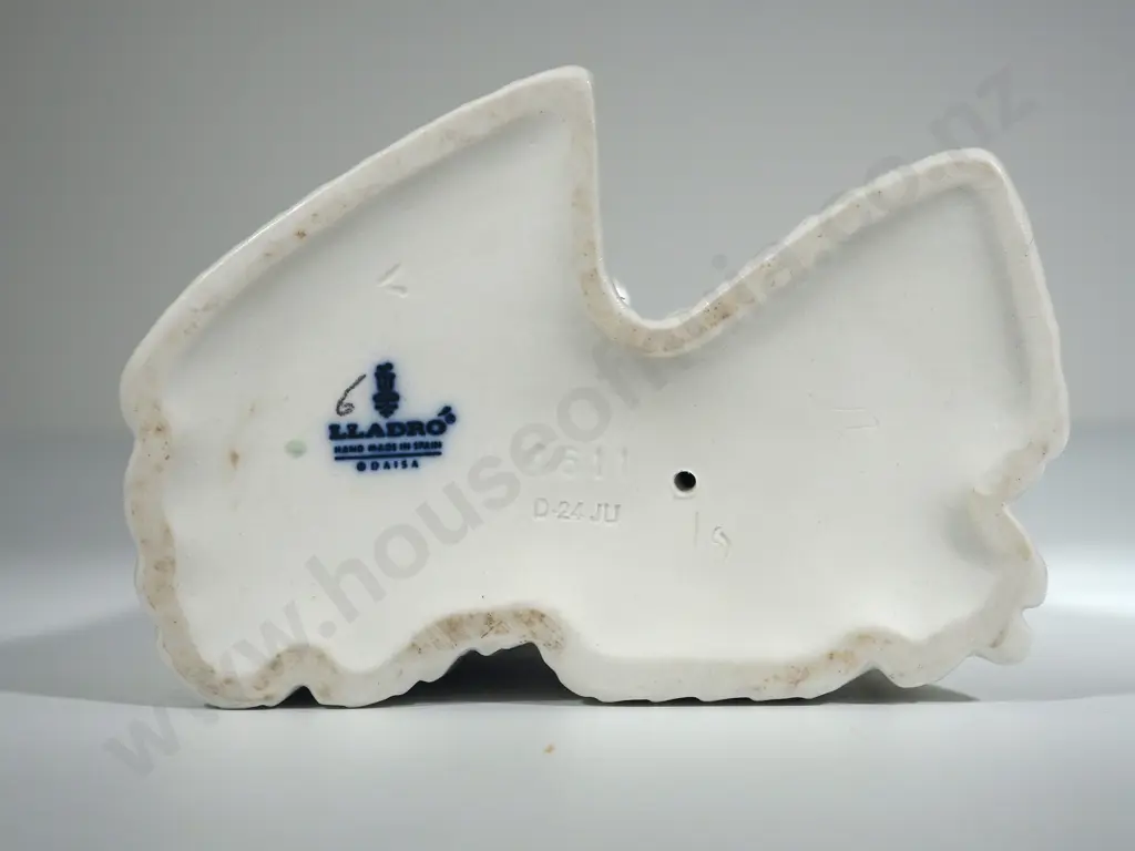 Llardro Figurine of Two Nuns (In Original Box) Image 1++