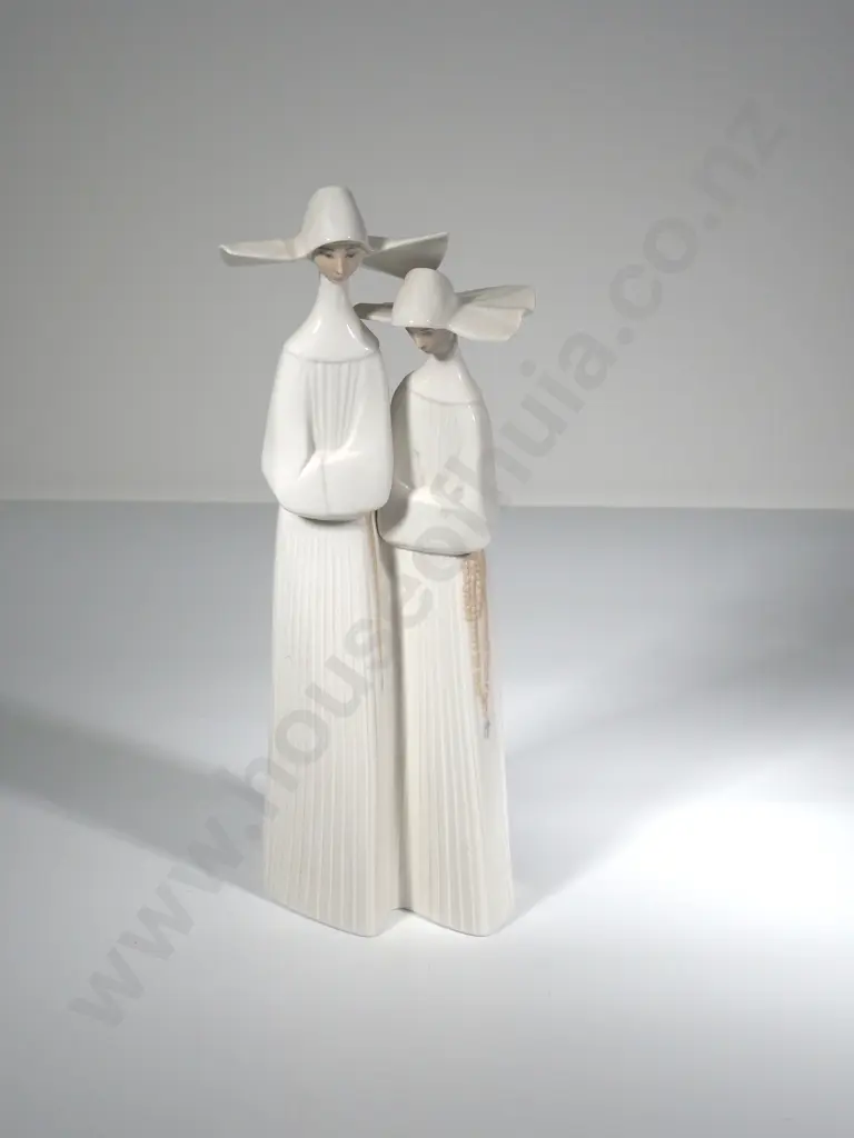 Llardro Figurine of Two Nuns (In Original Box) Image 1++