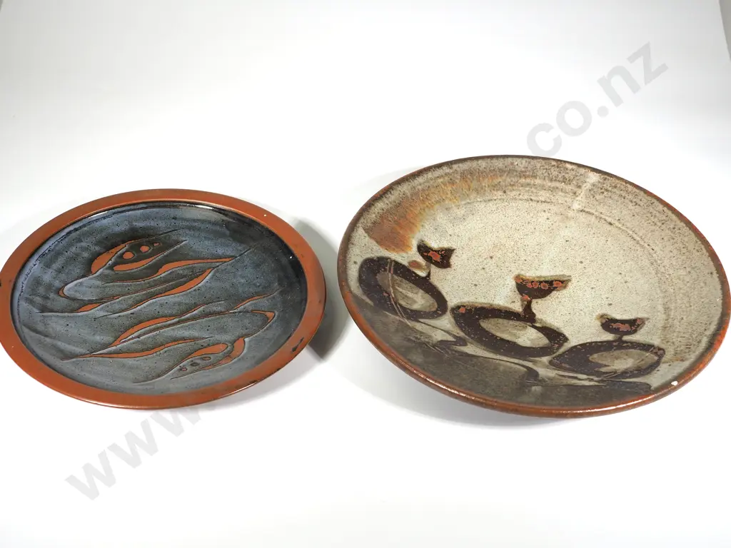 Art Pottery: New Zealand - Two  Plates Image 1++