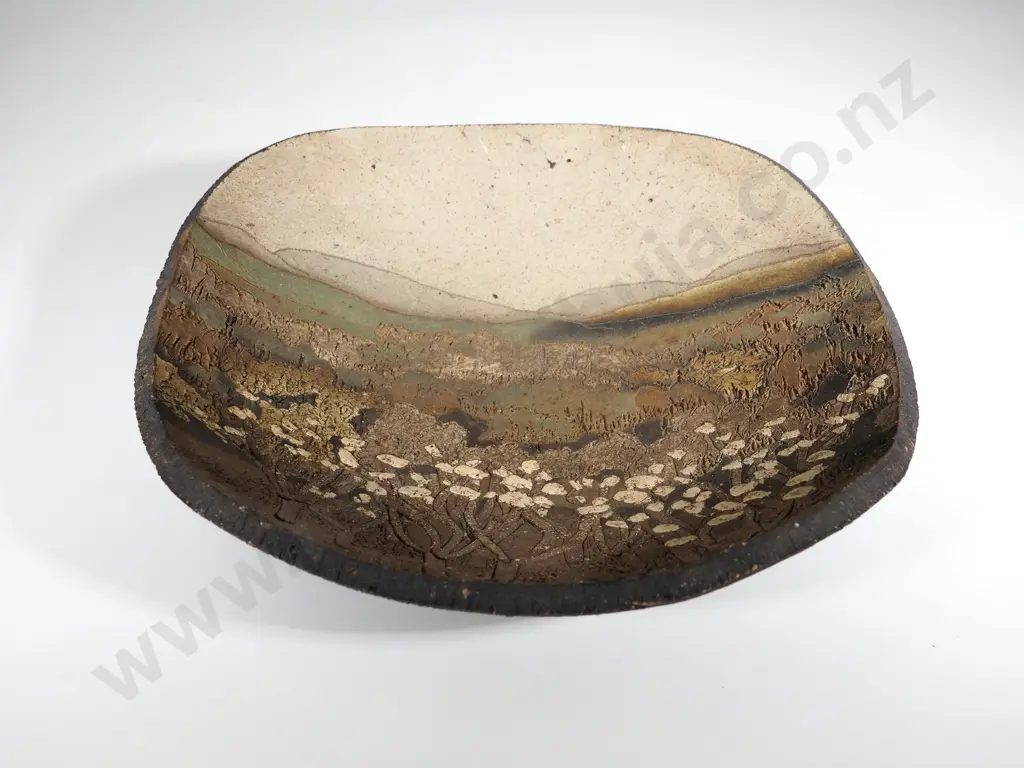 Two Decorative NZ Art Pottery Platters Image 1++