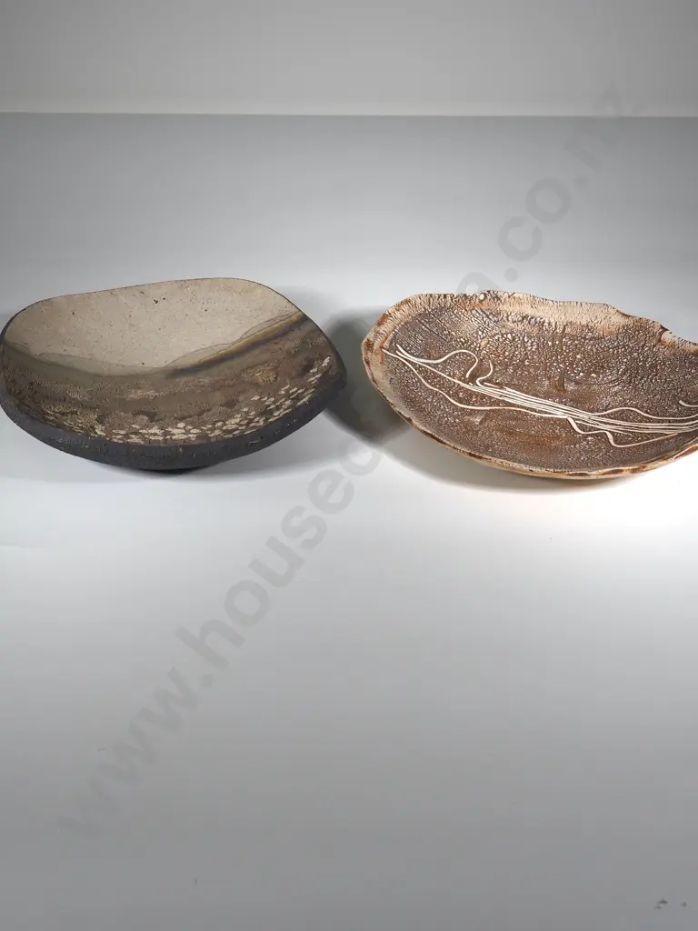 Two Decorative NZ Art Pottery Platters Image 1++