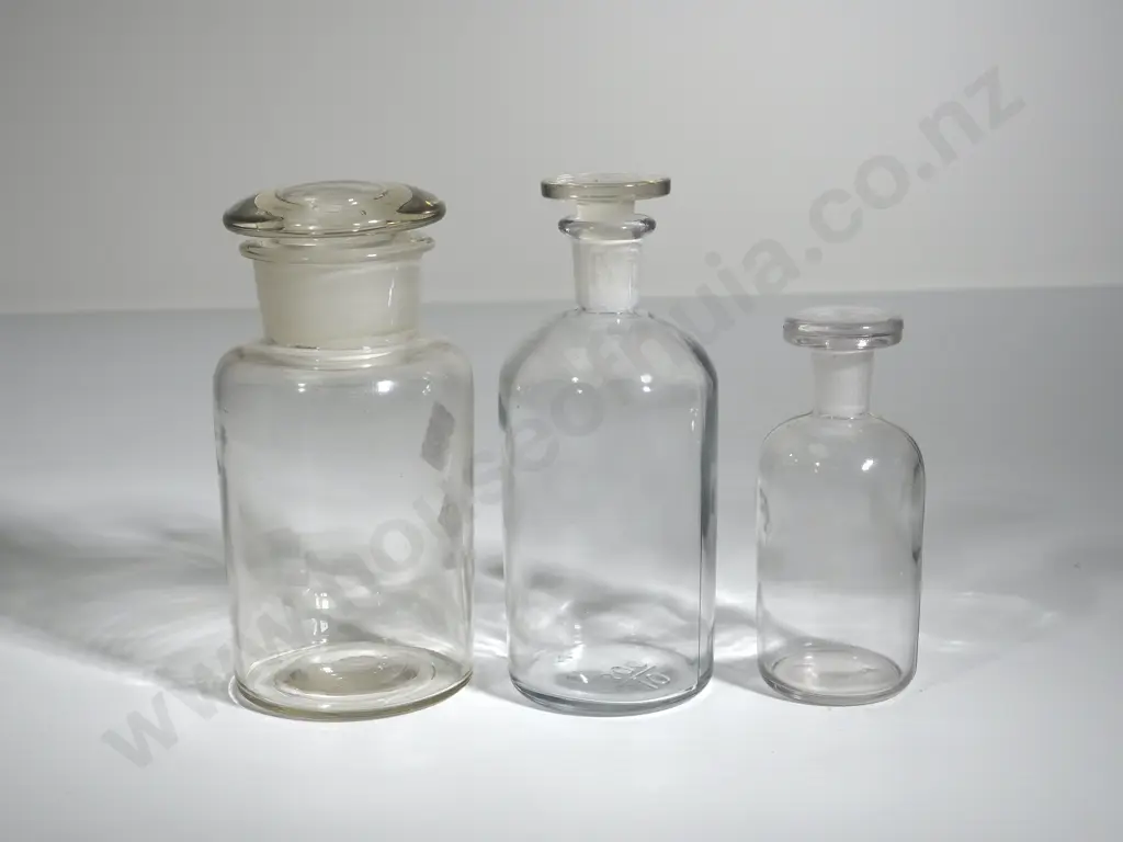 Three Graduated Size Apothecary Jars w Stoppers Image 1++