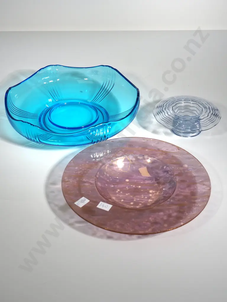 Mixed Lot of Coloured Glass Bowls Image 1++