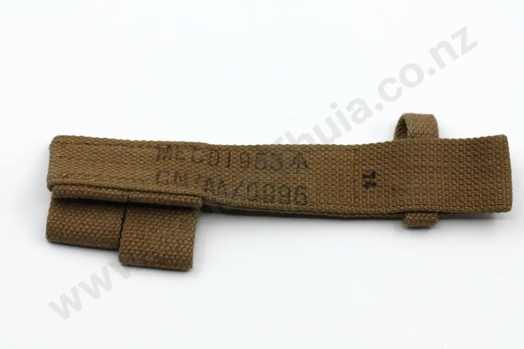 WW2 Green Canvas 1937 Pattern Webbing Bayonet Frog Image 1++