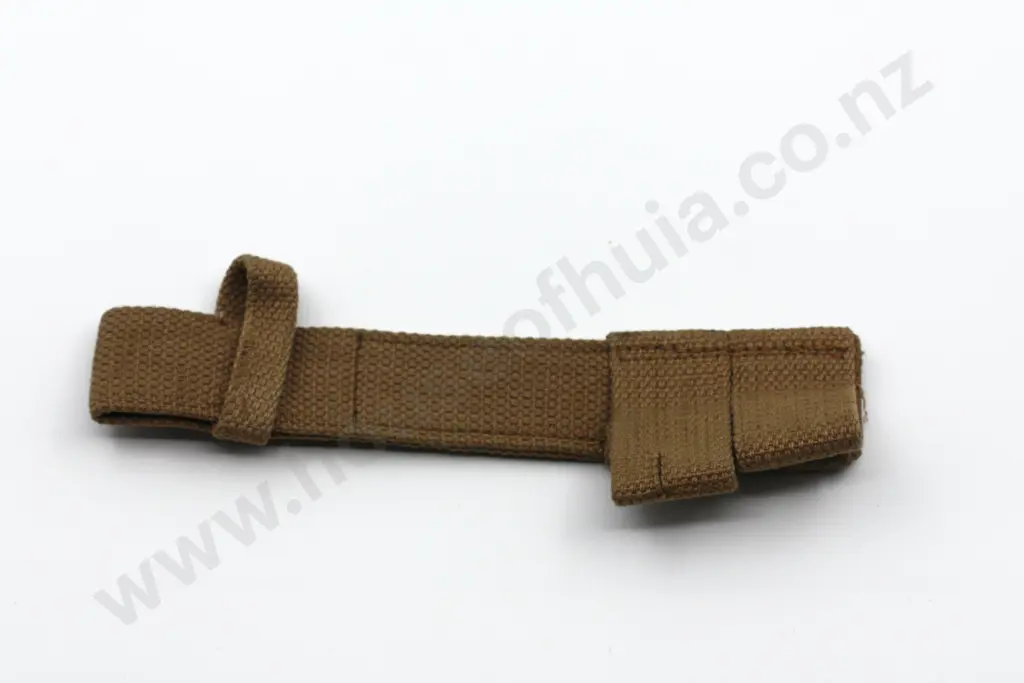 WW2 Green Canvas 1937 Pattern Webbing Bayonet Frog Image 1++