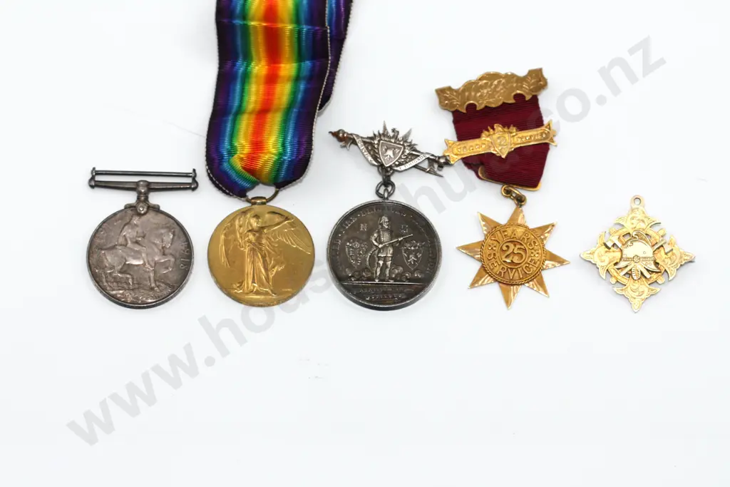 NZEF Pair and UFBA Medal to 22121 Sinclair Image 1++