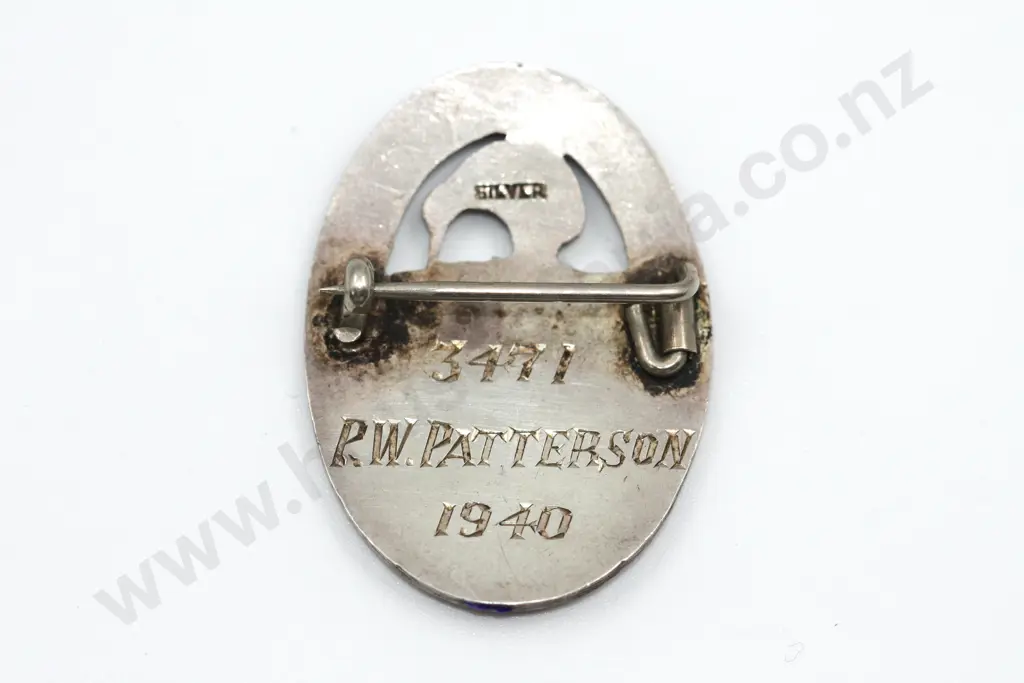 3471 P W Patterson 1940 Nurse Badge Image 1++