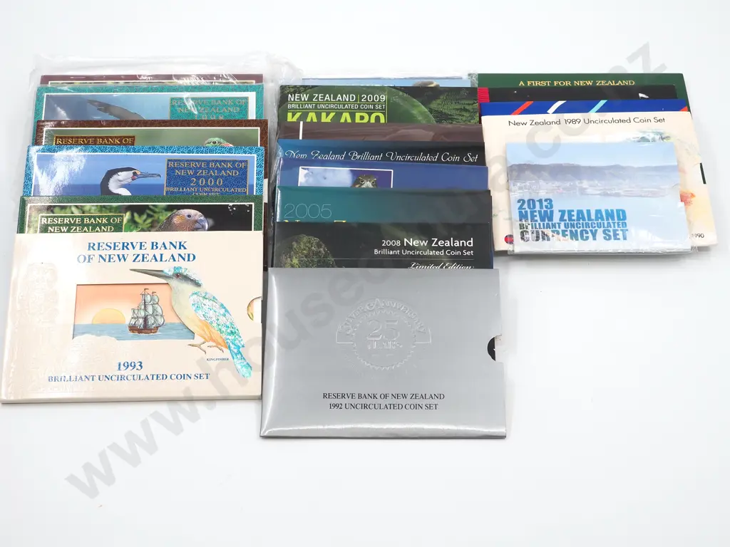 21 New Zealand Uncirculated Coin Sets Image 1++