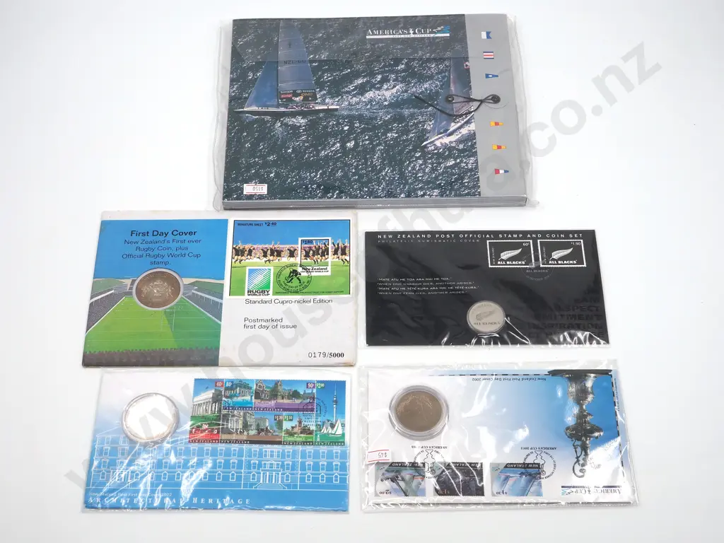 5 New Zealand Uncirculated Coin & Coin Sets Image 1++