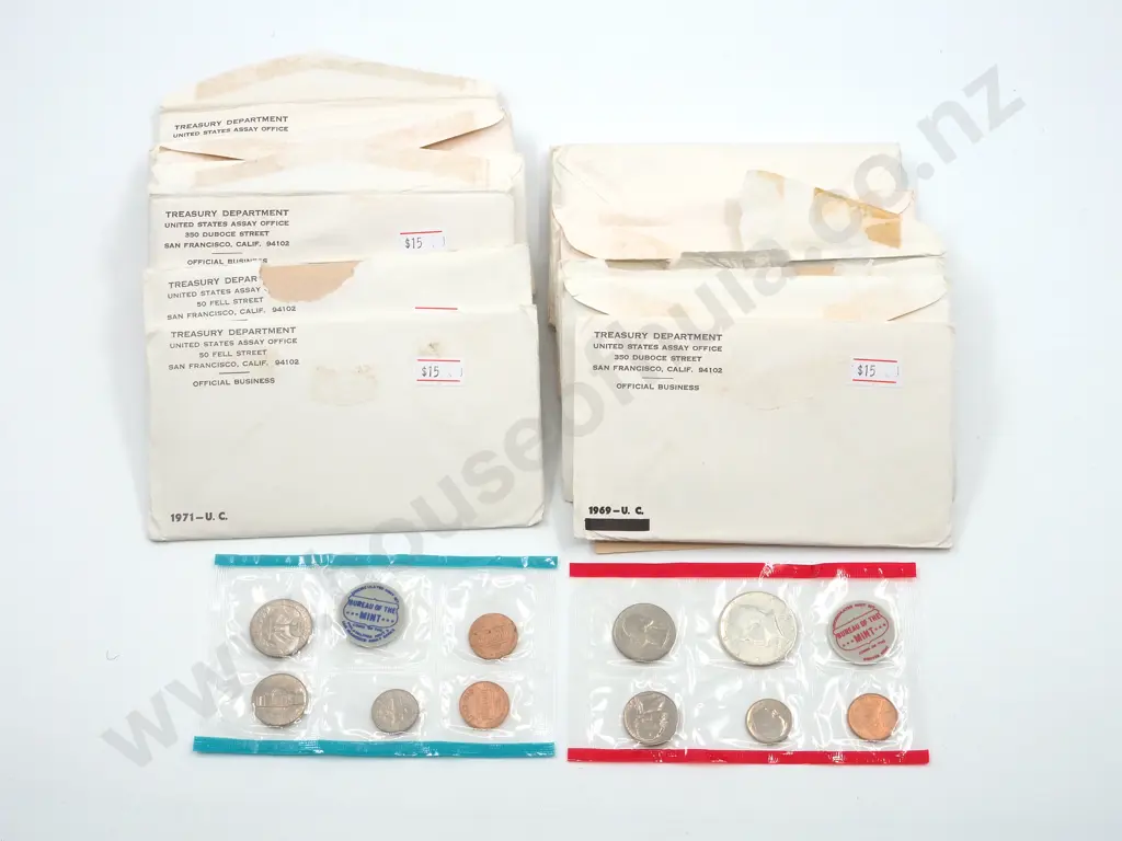32 United States of America Mint Sets in Envelopes of Issue Image 1++
