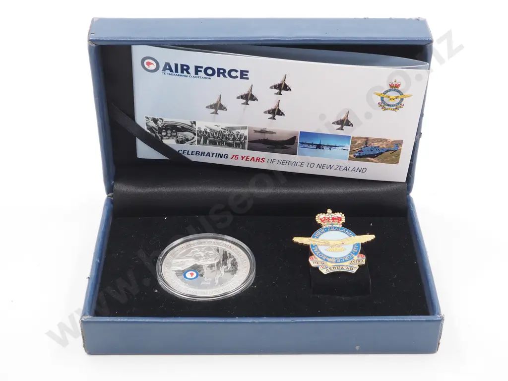2012 New Zealand 75th Anniversary Airforce Silver Coin Image 1++