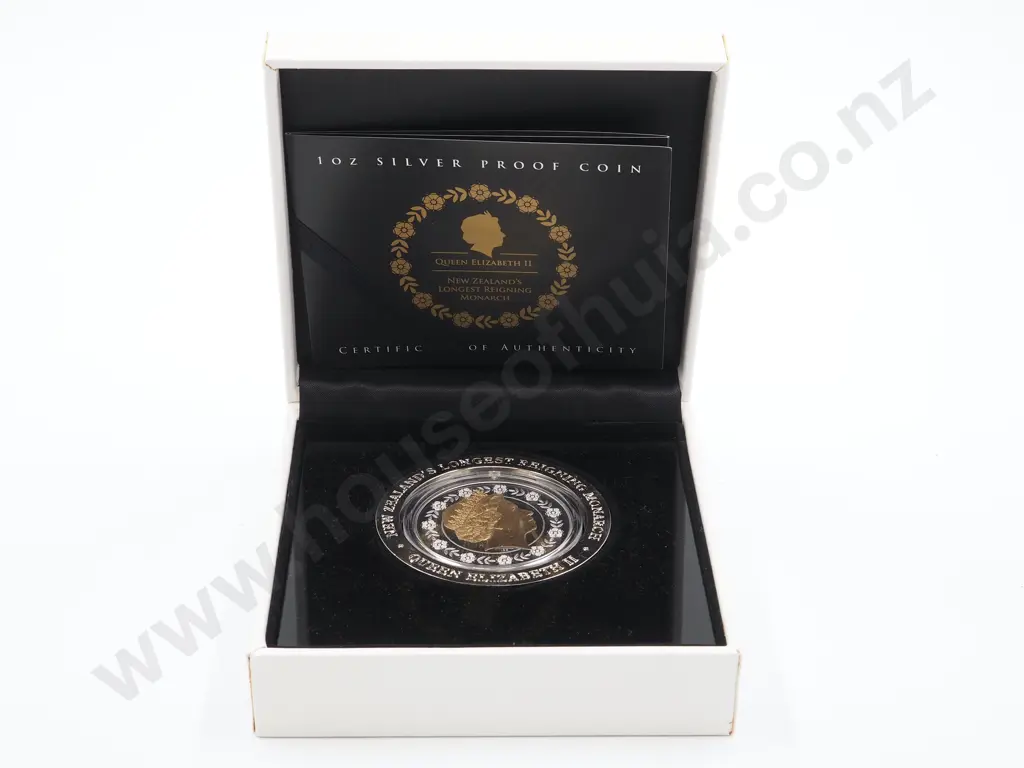 2015 New Zealand Longest Reining Monarch Queen Elizabeth II Silver Proof Coin Image 1++