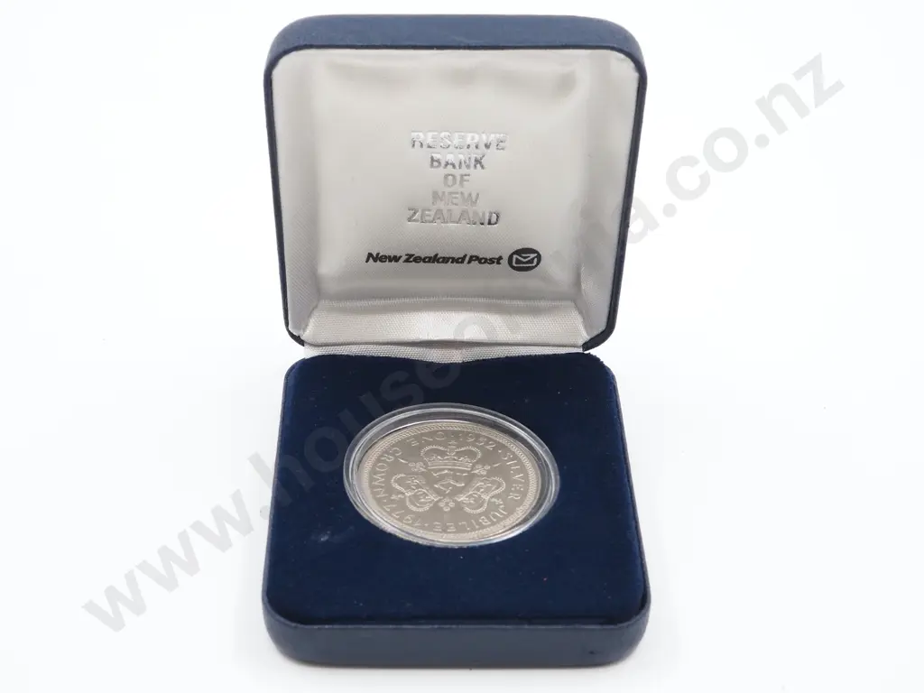 1977 New Zealand Silver Jubilee Cased Coin Image 1++