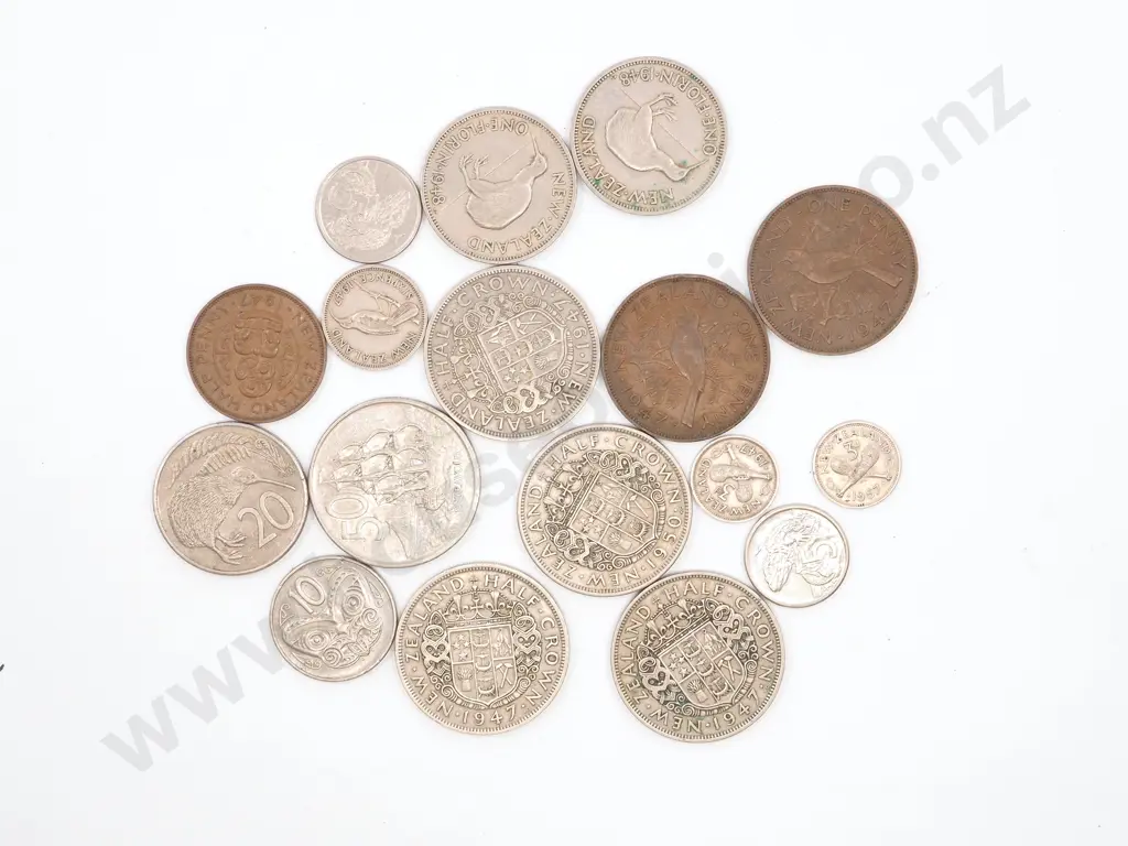 Mixed Lot of NZ Coinage  Image 1++