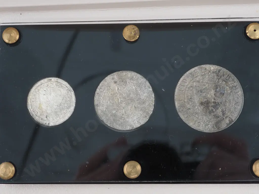 Set of Three Silver Eligamite Shipwreck Coins in Perspex Case with certificate Image 1++