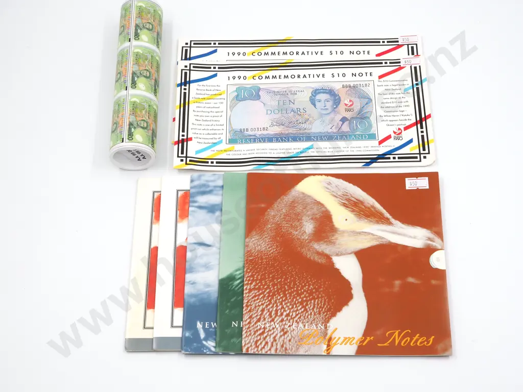 A Selection of New Zealand Bank Note Packs Total CV $610NZD Image 1++