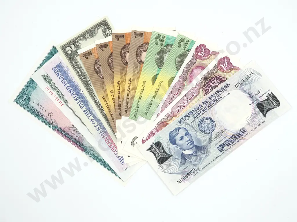 Lot of UNC World Currency US, Australian Etc  Image 1++