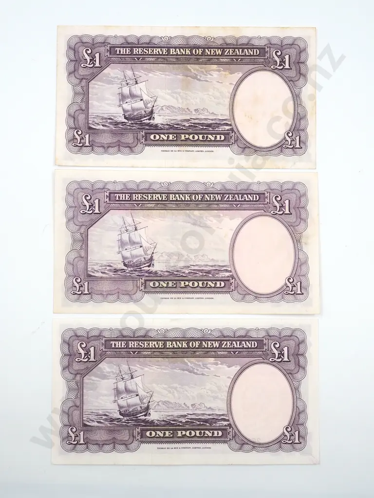 3 New Zealand Fleming One Pound Banknotes Image 1++