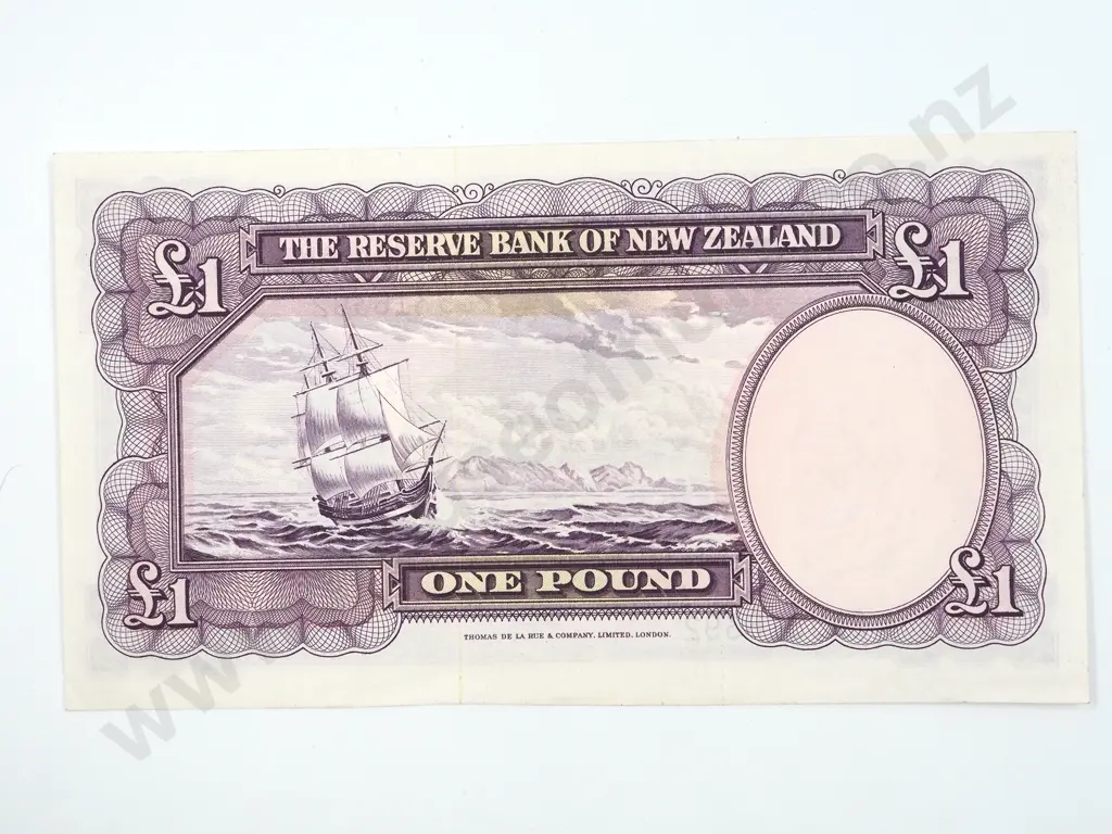 New Zealand One Pound Banknote: Fleming Image 1++