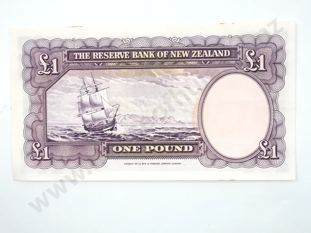 New Zealand One Pound Banknote: Fleming Image 1++