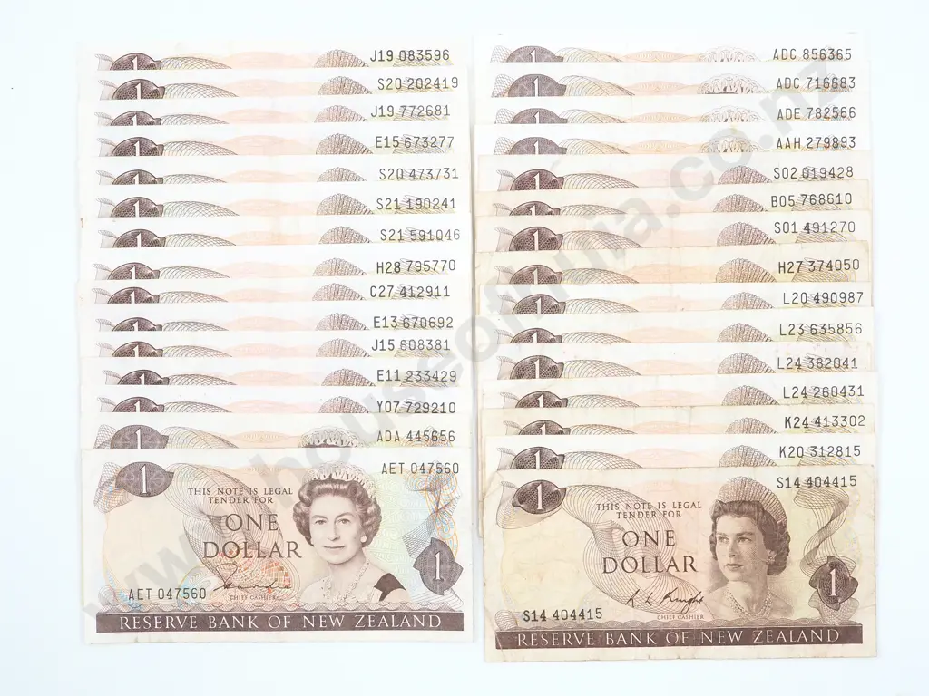 29 New Zealand One Dollar Banknotes Image 1++