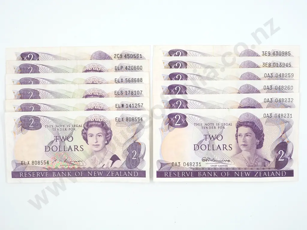 Twelve New Zealand Two Dollar Banknotes: Better Grades, Various Signatures Image 1++