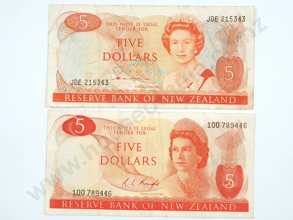 Two New Zealand Five Dollar Banknotes Image 1++