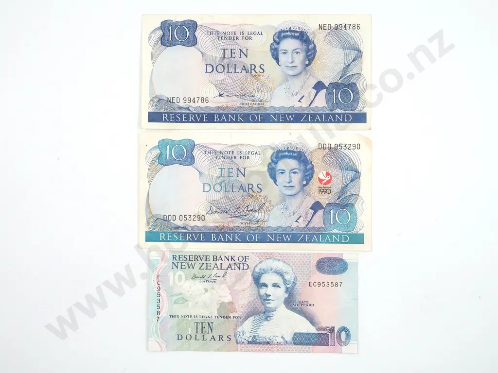 Three New Zealand Ten Dollar Banknotes Image 1++