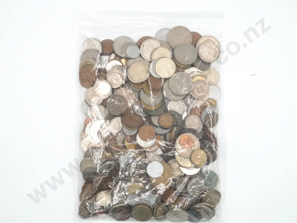2.194 KGs of Assorted International Coinage Image 1++