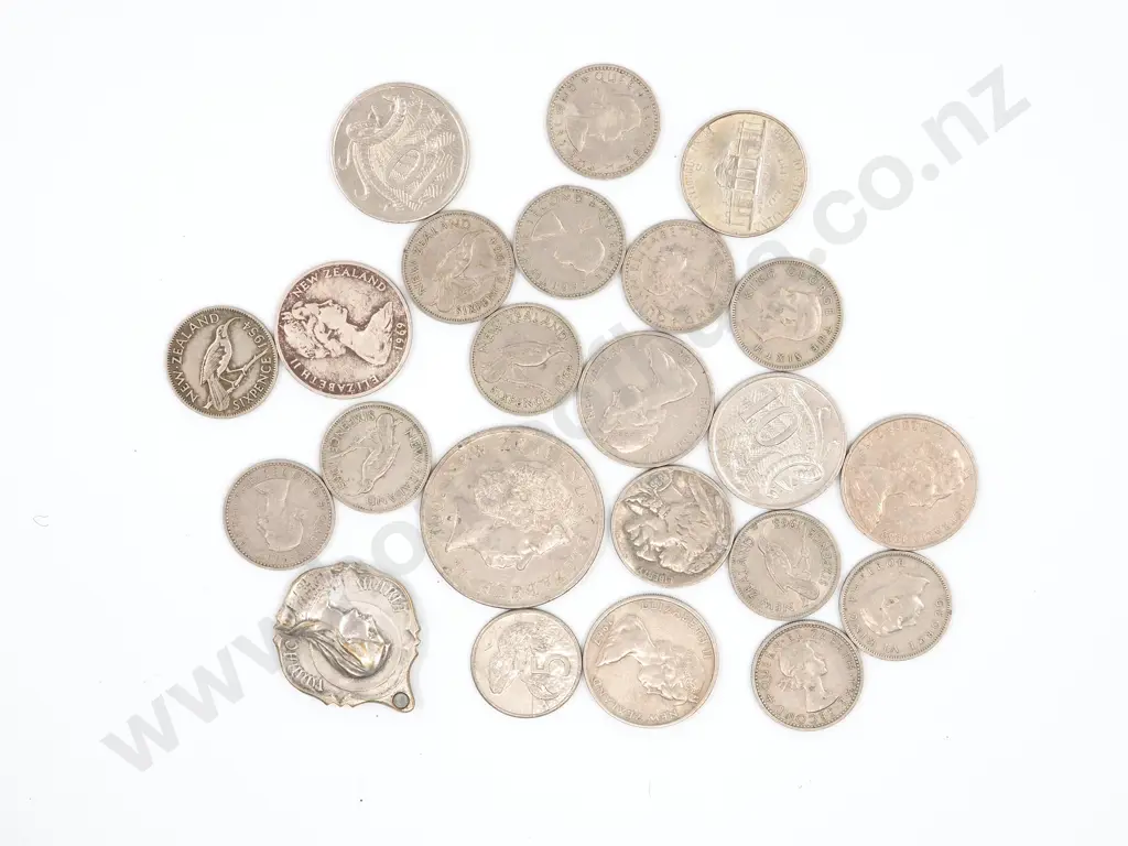 104 Grams of Assorted Coinage Image 1++