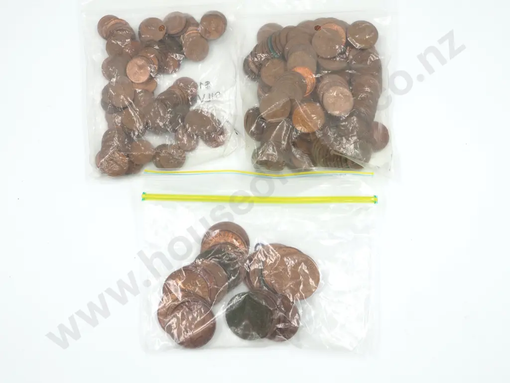 1.031 KGs of Assorted New Zealand 1 & 2 Cent Coins Image 1++