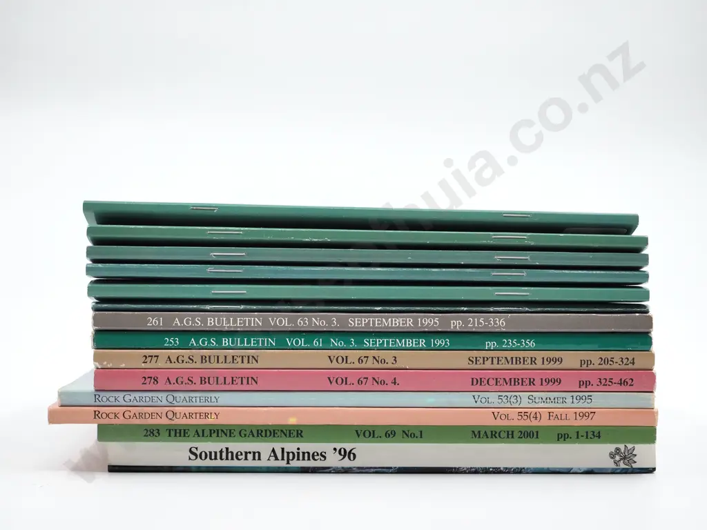 Lot of Fourteen Assorted Bulletins and Quarterlies of New Zealand Alpine and Gardening Society Image 1++