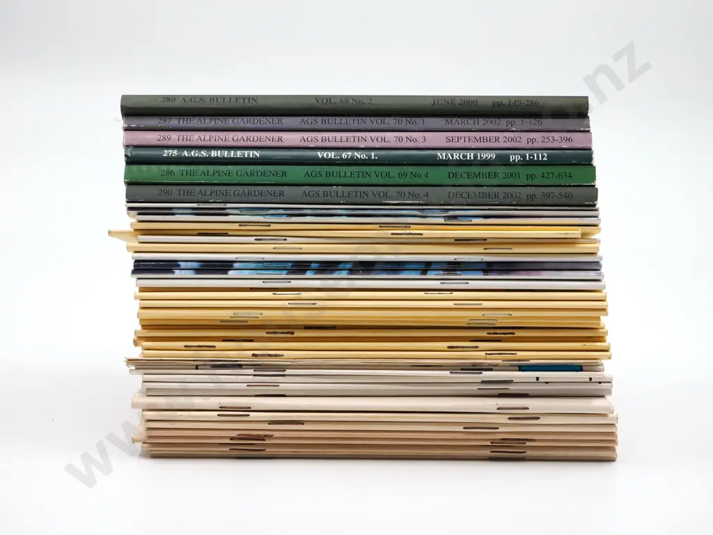 Lot of around 40 Almanacs, Quarterlies and Manuals from Alpine Garden Society Image 1++