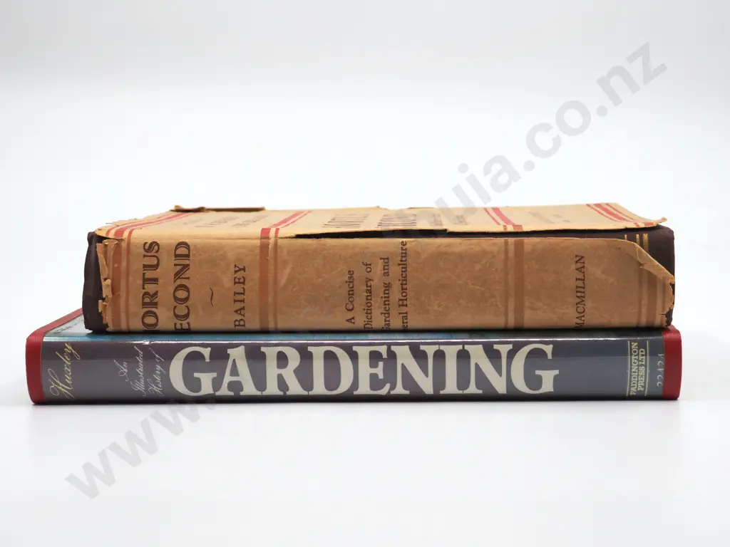 A Concise Dictionary of Gardening & General Horticulture: L Bailey / An Illustrated History of Gardening: A Huxley Image 1++