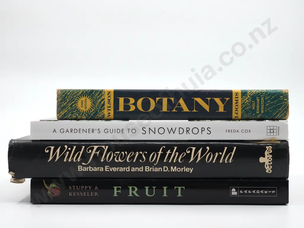 Lot of Four Plant Related Coffee Table Books  Image 1++