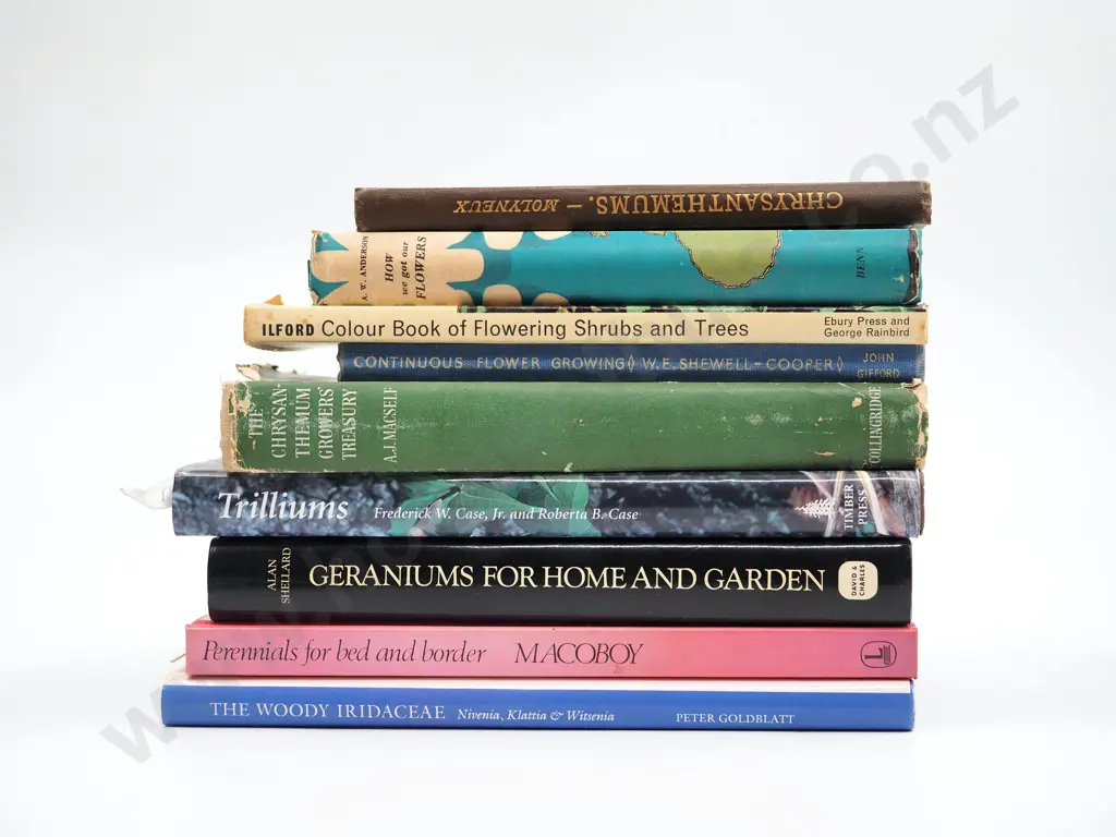 Lot of Nine Books Related to Flowers Image 1++