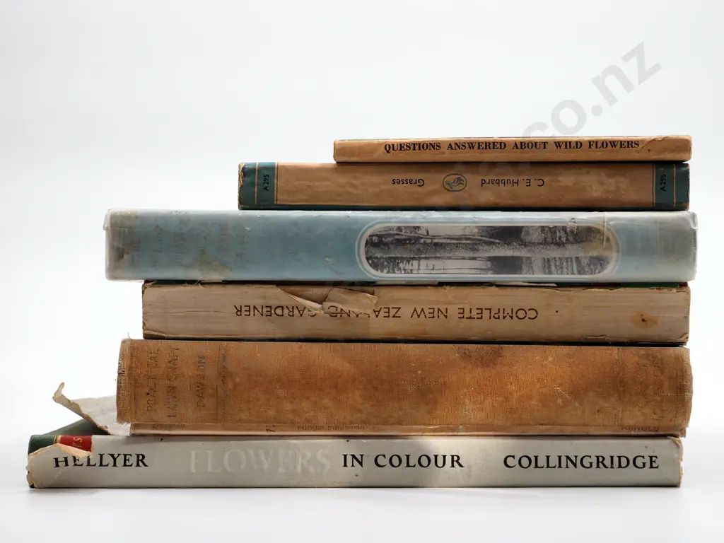 Lot of Seven Plant-related Books in Beige Tones Image 1++