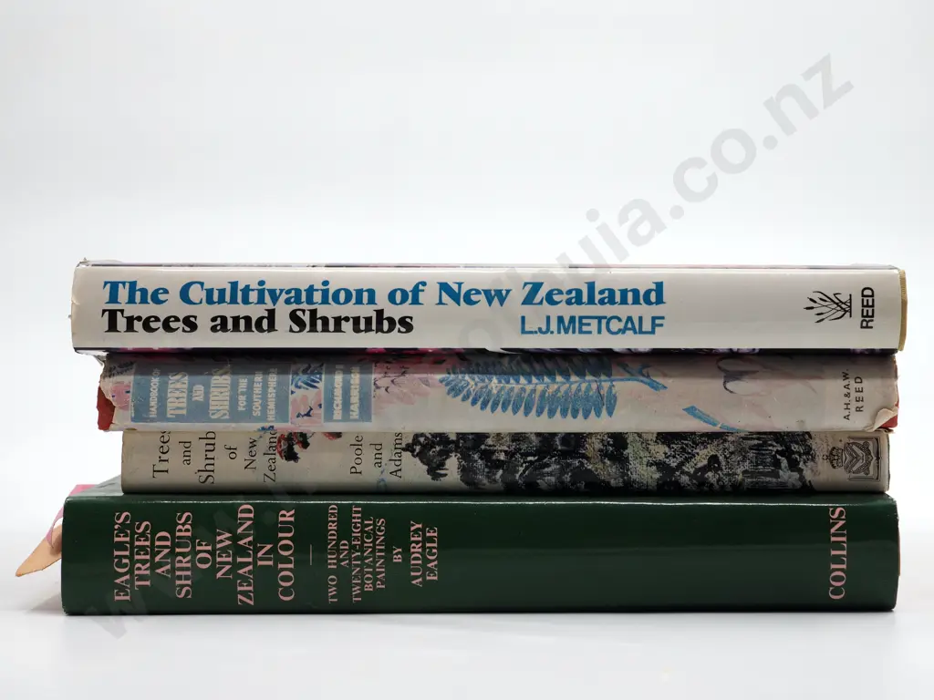 Four New Zealand-related Trees and Shrubs Books Image 1++