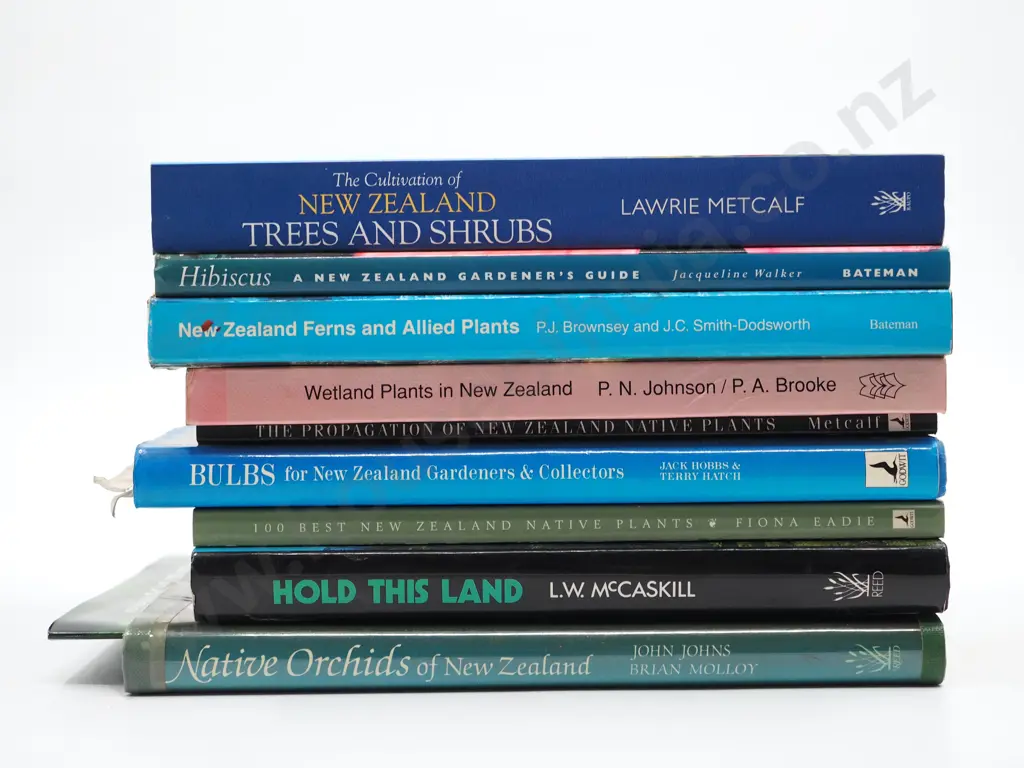Lot of Nine Books on New Zealand Plants Image 1++