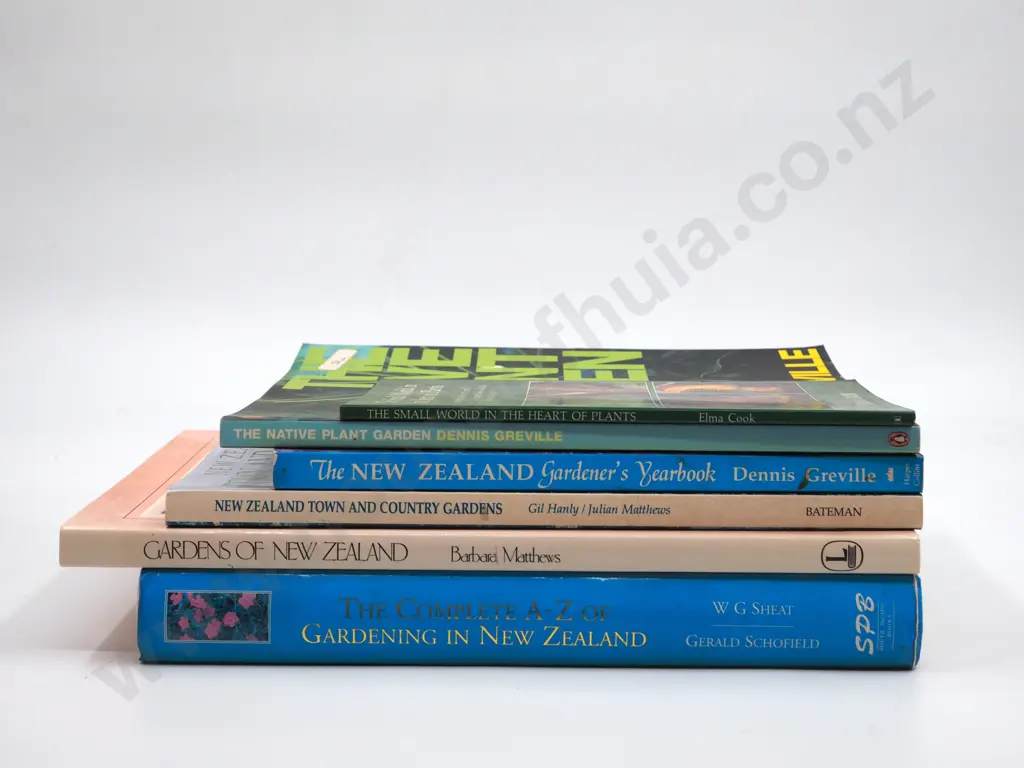 Lot of Six Books on New Zealand Plants Image 1++