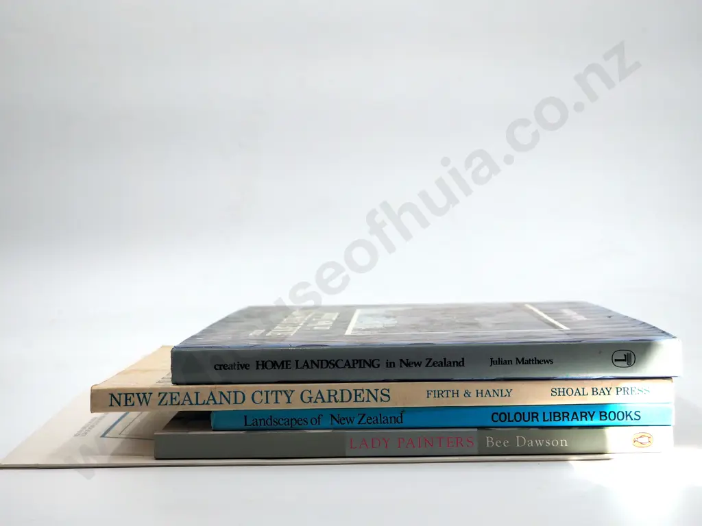 Lot of Four Books on New Zealand Art, Gardening and Plant Prints Image 1++