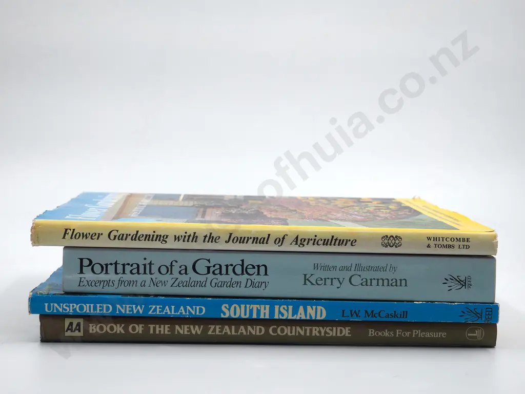 Lot of Four Books on New Zealand Gardens & Plants Image 1++
