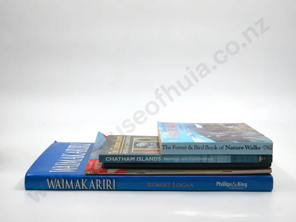Lot of Five Books related to New Zealand Forests and Conservation Image 1++