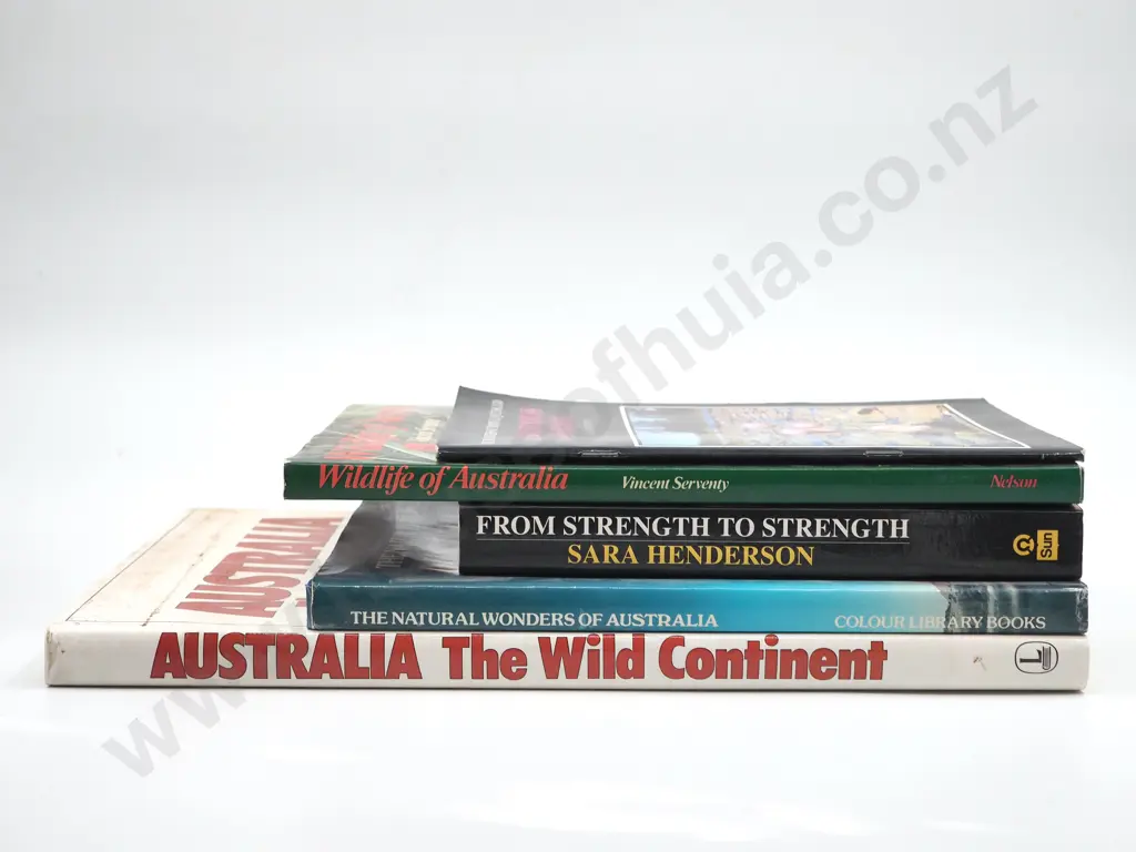 Lot of Five Books Relating to Australia Image 1++