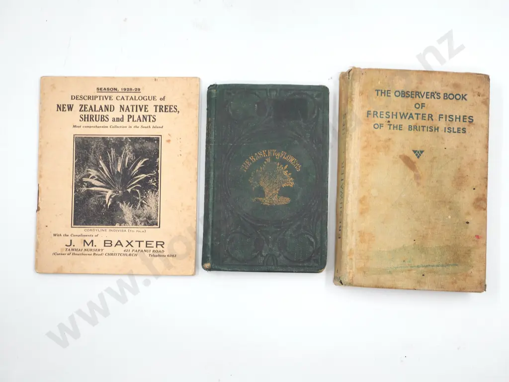 Lot of Three Small Books on Nature, One Related to New Zealand Image 1++