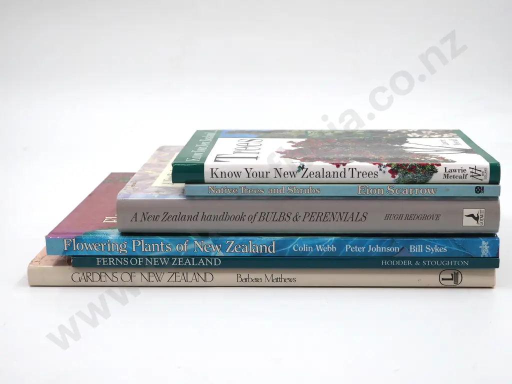 Lot of Six Books on New Zealand Plants, Gardens and Trees Image 1++