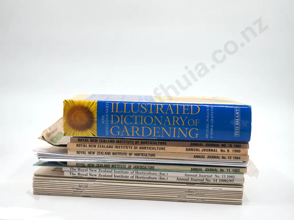 Large Collection of New Zealand Horticulture Annuals and an Illustrated Dictionary of Gardening Image 1++