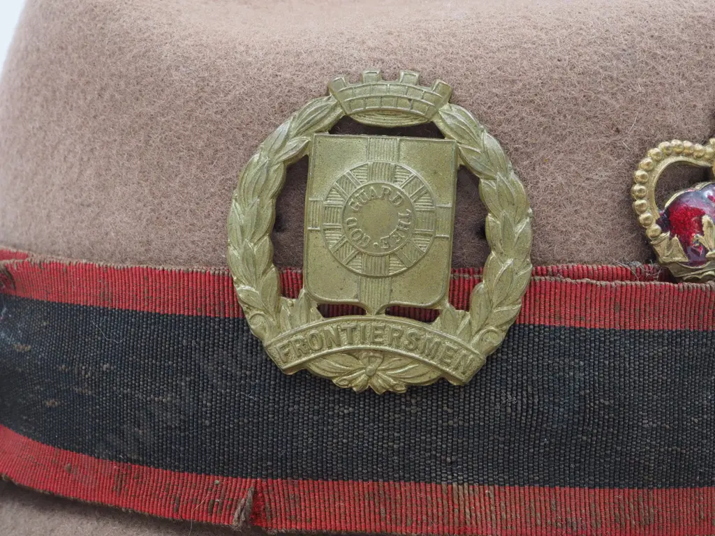 NZ Frontiersman Lemon Squeezer w Attached Dog Tag Image 1++