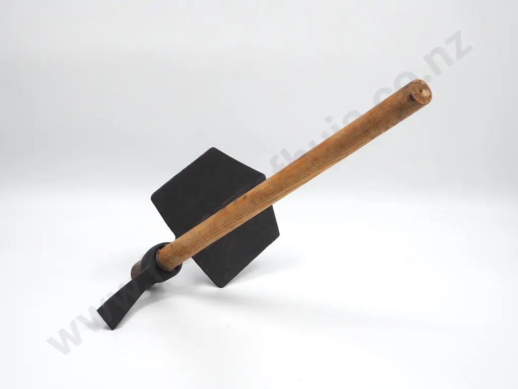 WW1 Trenching Tool (Dated 1916) w Replacement Handle Image 1++