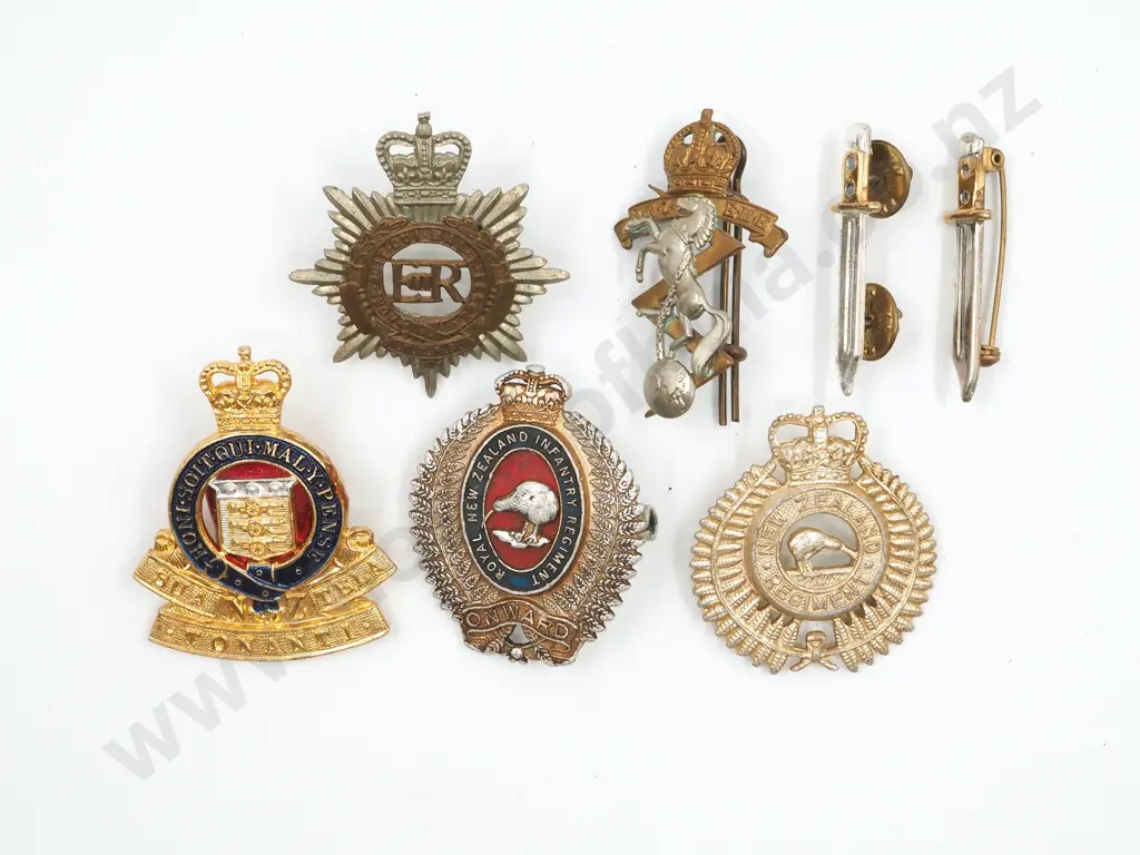 Assorted Lot of Modern New Zealand Cap & Collar Badges Image 1++